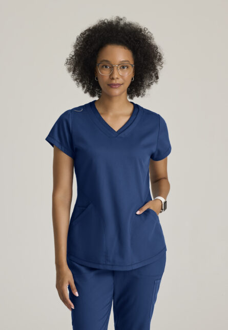 Grey's Anatomy Classic Evelyn Women's 3-Pocket Double Banded V-Neck Top - Image 4